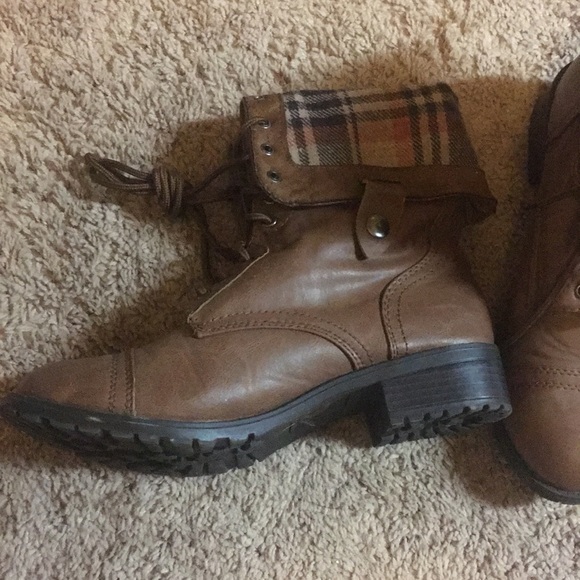 Boots - Picture 2 of 3